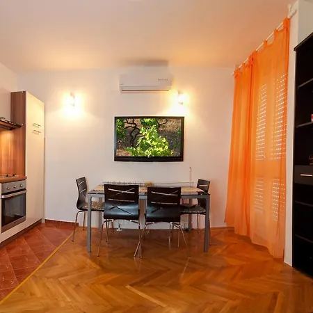 דירה Apartment Dita