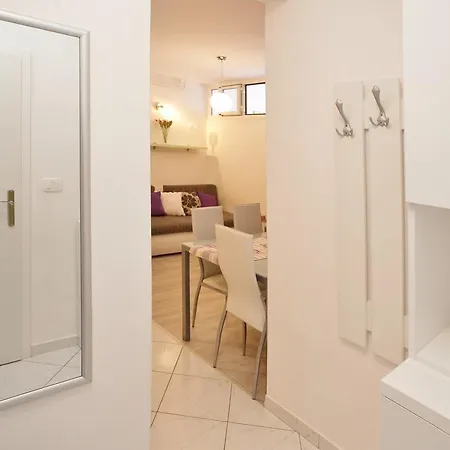 Apartment Dita דירה ספליט