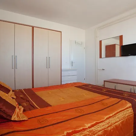 Apartment Dita דירה
