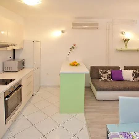 Apartment Dita דירה *