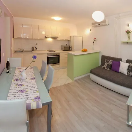 Apartment Dita דירה